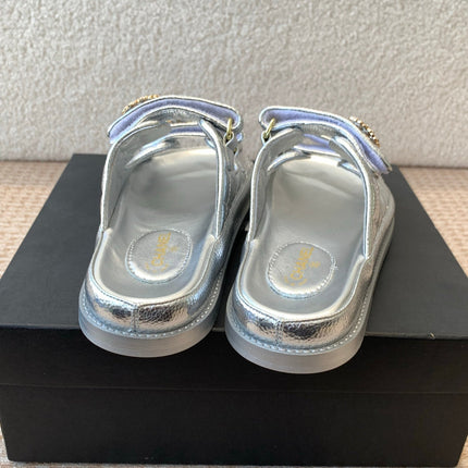 DAD SANDAL IN SILVER SHEEPSKIN MULE