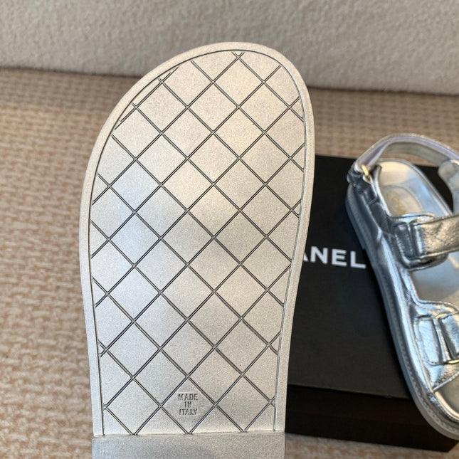 DAD SANDAL IN SILVER SHEEPSKIN