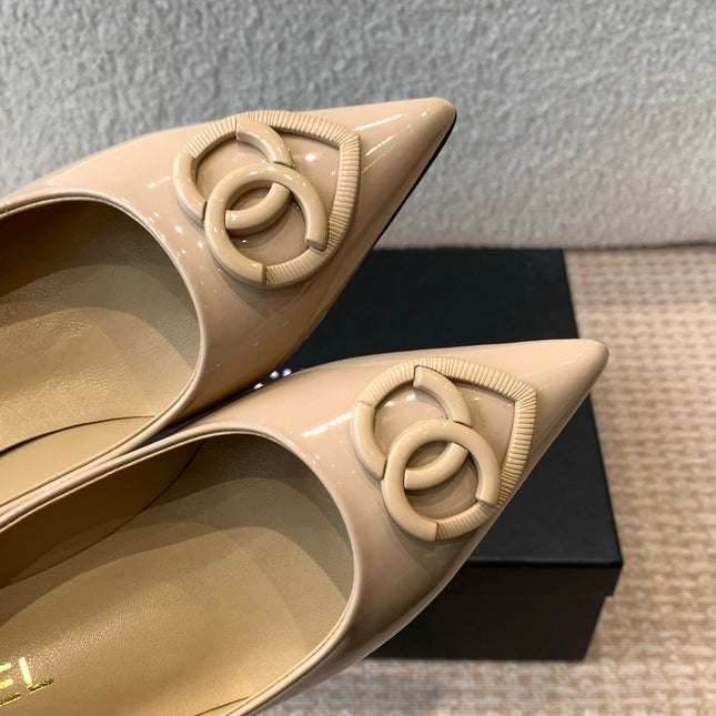 MID-HEEL PUMPS IN BISQUE BEIGE PATENT CALFSKIN