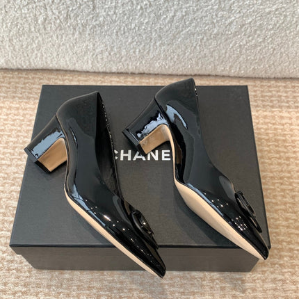 MID-HEEL PUMPS IN BLACK PATENT CALFSKIN