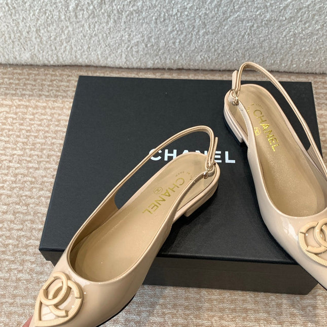 FLAT MULES IN BISQUE BEIGE PATENT CALFSKIN