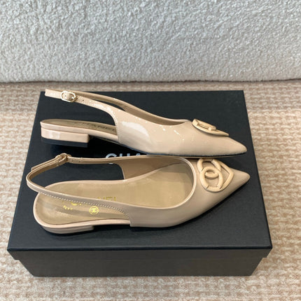 FLAT MULES IN BISQUE BEIGE PATENT CALFSKIN