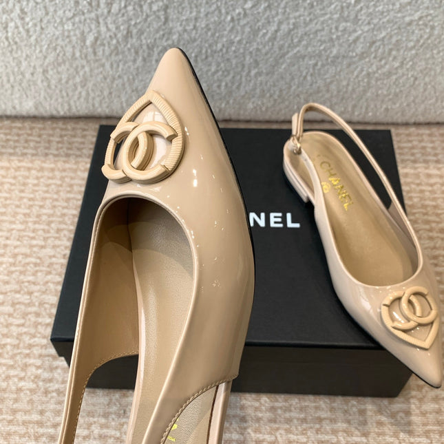 FLAT MULES IN BISQUE BEIGE PATENT CALFSKIN