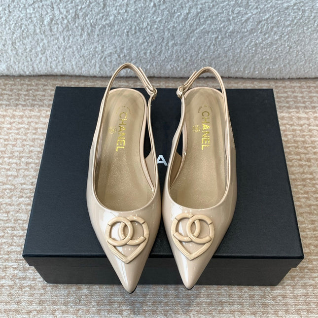 FLAT MULES IN BISQUE BEIGE PATENT CALFSKIN
