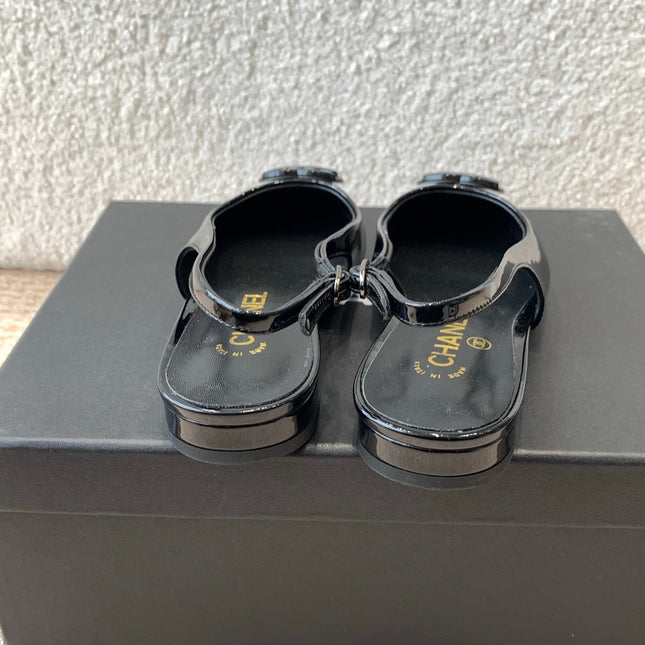 FLAT SLINGBACKS IN BLACK PATENT CALFSKIN