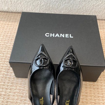 FLAT SLINGBACKS IN BLACK PATENT CALFSKIN