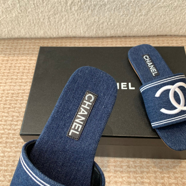 FLAT SLIDE IN NAVY BLUE DENIM WITH WHITE LOGO