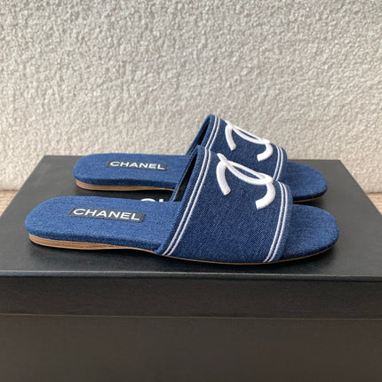 FLAT SLIDE IN NAVY BLUE DENIM WITH WHITE LOGO