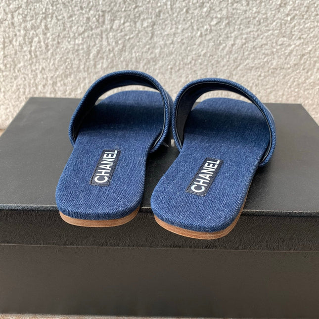 FLAT SLIDE IN NAVY BLUE DENIM WITH WHITE LOGO