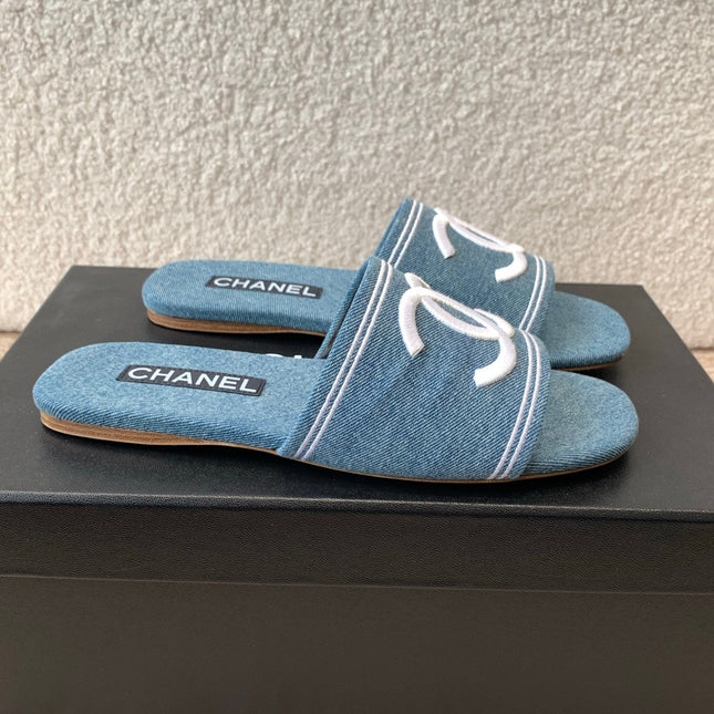 FLAT SLIDE IN AEGEAN BLUE DENIM WITH WHITE LOGO