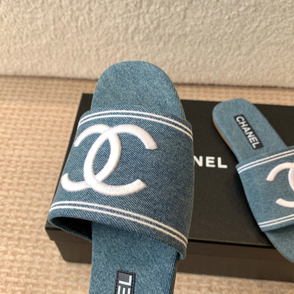FLAT SLIDE IN AEGEAN BLUE DENIM WITH WHITE LOGO