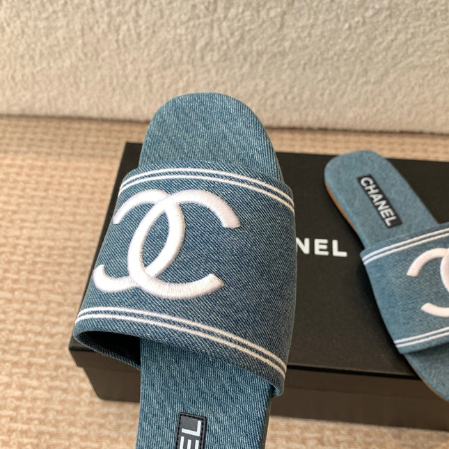 FLAT SLIDE IN AEGEAN BLUE DENIM WITH WHITE LOGO