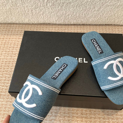 FLAT SLIDE IN AEGEAN BLUE DENIM WITH WHITE LOGO