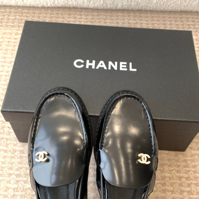 CC MOCCASIN SLINGBACK IN BLACK PATENT CALFSKIN