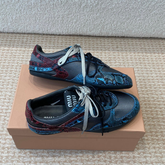 GYMNASIUM SNEAKER IN BLACK FABRIC AND BLUE SNAKE EFFECT CALFSKIN
