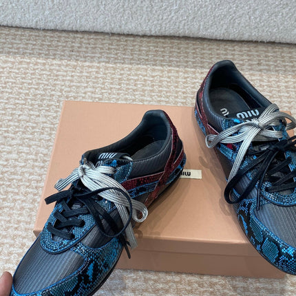 GYMNASIUM SNEAKER IN BLACK FABRIC AND BLUE SNAKE EFFECT CALFSKIN