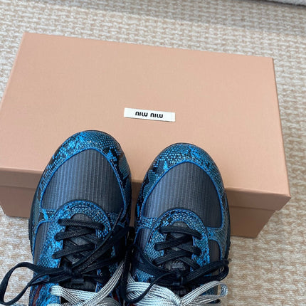 GYMNASIUM SNEAKER IN BLACK FABRIC AND BLUE SNAKE EFFECT CALFSKIN