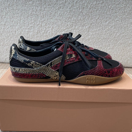 GYMNASIUM SNEAKER IN BLACK FABRIC AND BLACK RED SNAKE EFFECT CALFSKIN