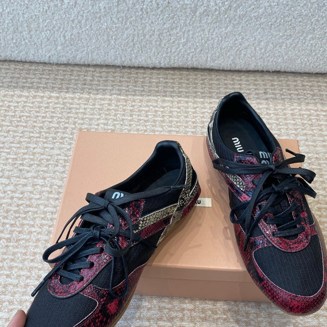 GYMNASIUM SNEAKER IN BLACK FABRIC AND BLACK RED SNAKE EFFECT CALFSKIN