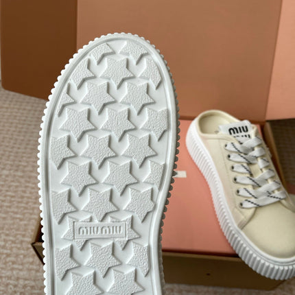 WASH SNEAKER MULES IN OFF WHITE DENIM WHITE STRIPED LACES