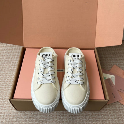 WASH SNEAKER MULES IN OFF WHITE DENIM WHITE STRIPED LACES