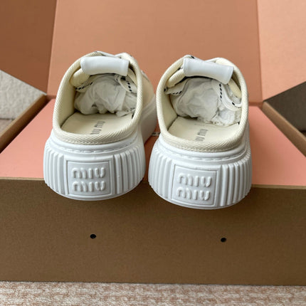 WASH SNEAKER MULES IN OFF WHITE DENIM WHITE STRIPED LACES