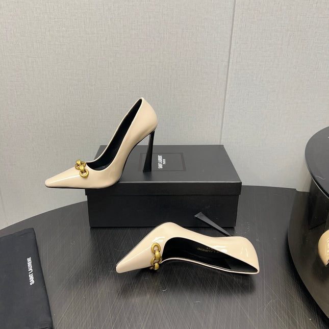 HIGH PUMPS IN CREAM GLOSSY CALFSKIN ATTACHED GOLD CHAIN