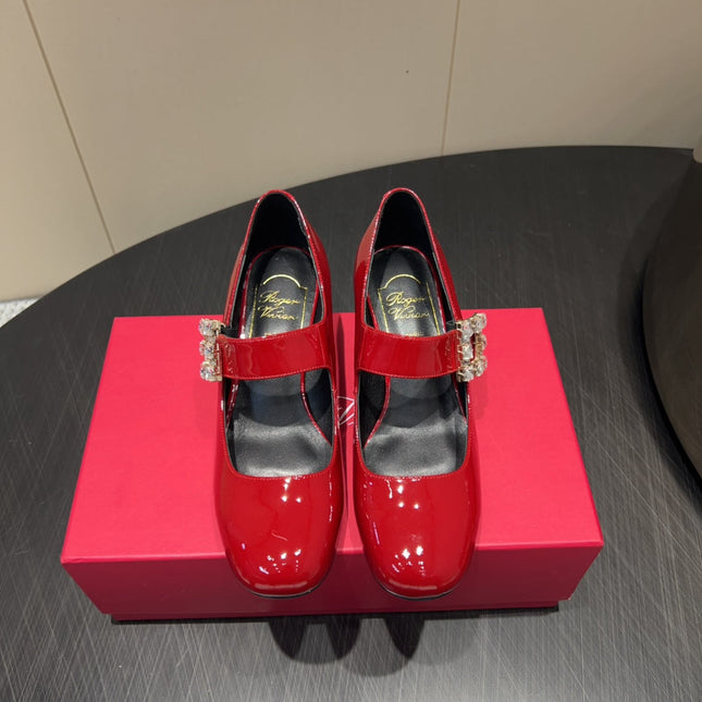 ROGER VIVIER 25S TRÈS VIVIER 50MM IN CRIMSON RED CALFSKIN WITH RHINESTONE BUCKLE