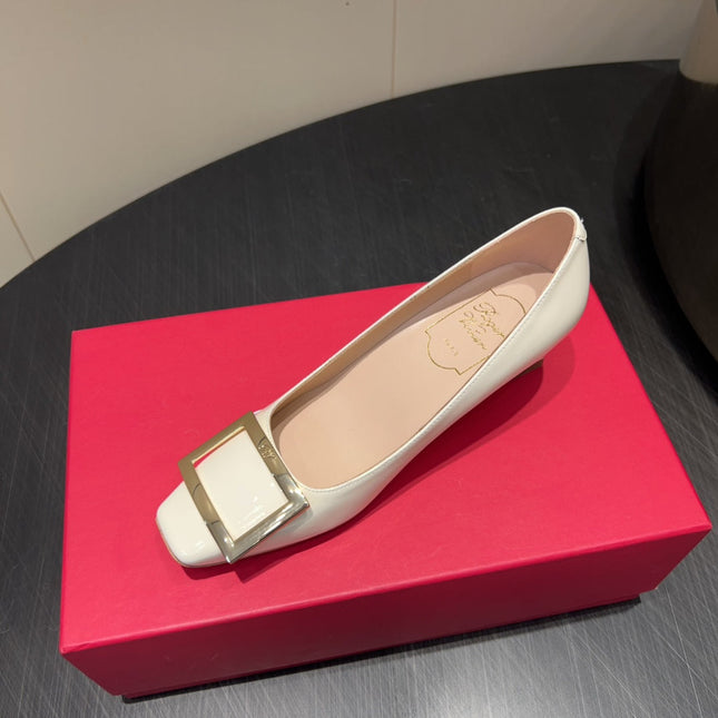 ROGER VIVIER 25S BELLE VIVIER PUMPS 45MM IN IVORY CALFSKIN GOLD BUCKLE