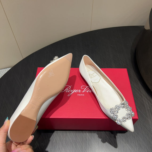 ROGER VIVIER 25S GRETE BALLET FLATS IN IVORY SILK WITH EMBELLISHED CRYSTALS