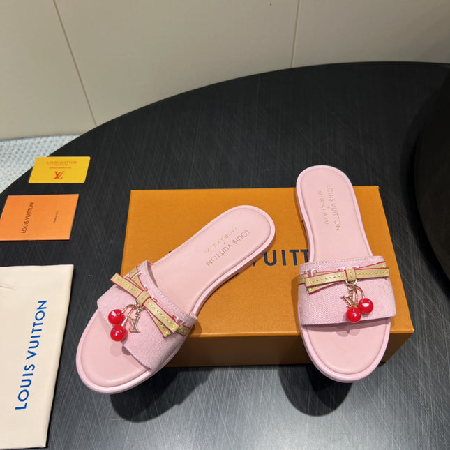 LV SLIDE SANDALS 25S IN BABY PINK DENIM AND CALFSKIN WITH CHERRY BLOSSOM BUCKLE