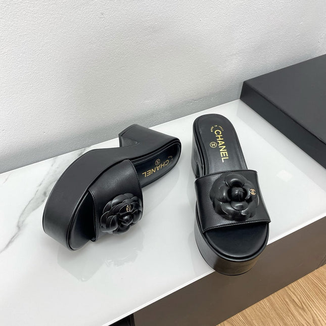 WEDGE PLATFORM BLACK LAMBSKIN WITH FLOWER