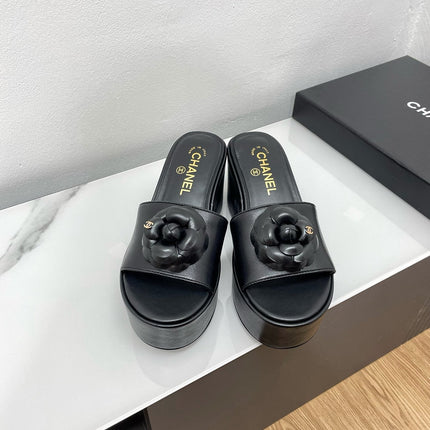 WEDGE PLATFORM BLACK LAMBSKIN WITH FLOWER