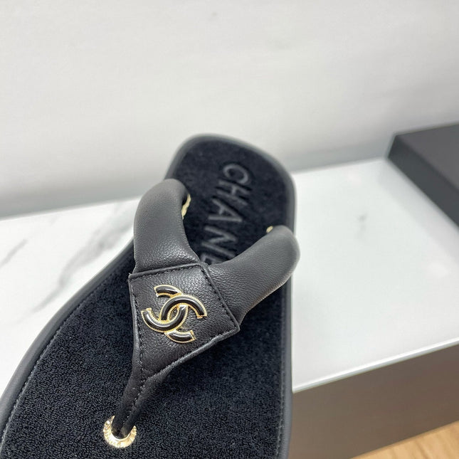 THONG SLIPPERS IN BLACK LAMBSKIN