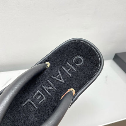 THONG SLIPPERS IN BLACK LAMBSKIN