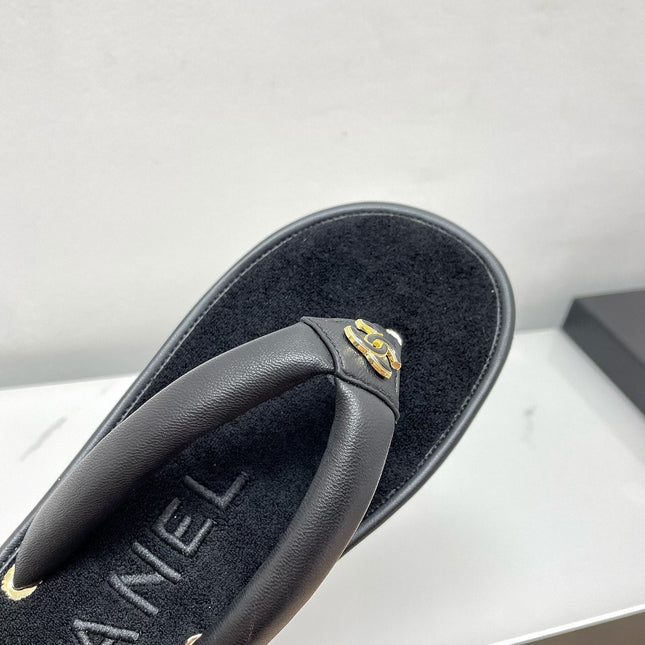 THONG SLIPPERS IN BLACK LAMBSKIN