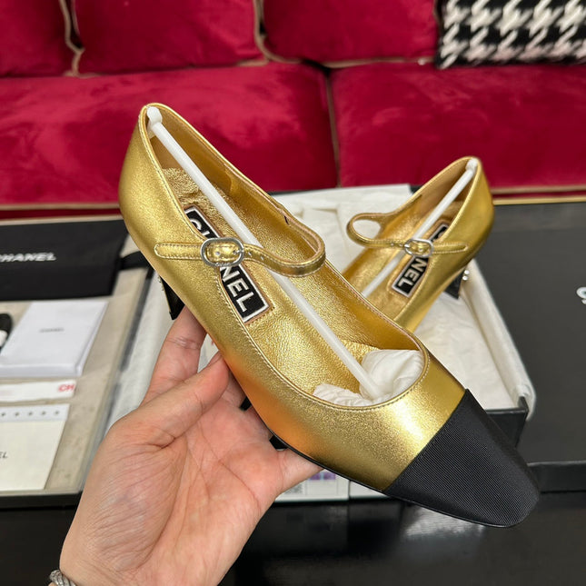 HIGH MARY JANE IN GOLDEN CALFSKIN AND BLACK SATIN