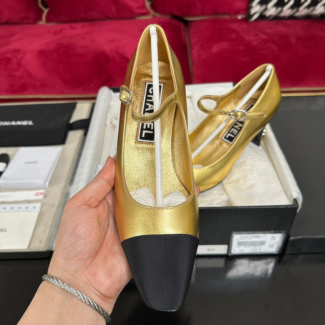 HIGH MARY JANE IN GOLDEN CALFSKIN AND BLACK SATIN