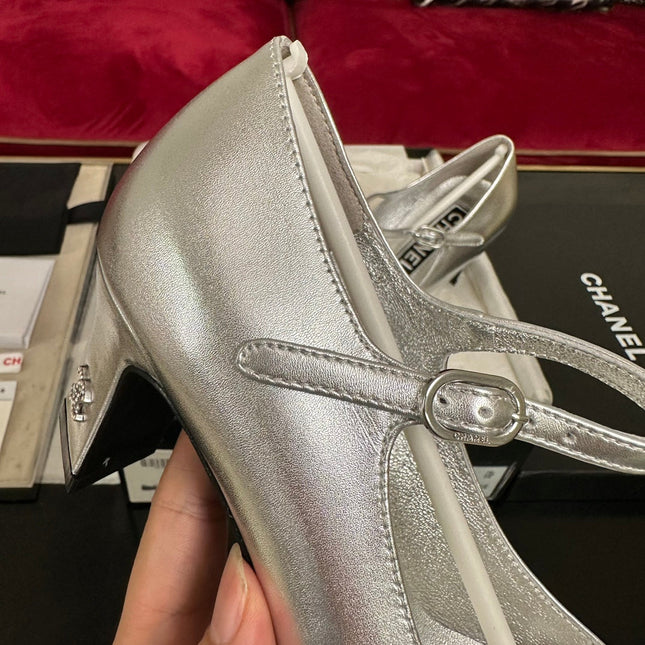HIGH MARY JANE IN SILVER CALFSKIN AND BLACK SATIN