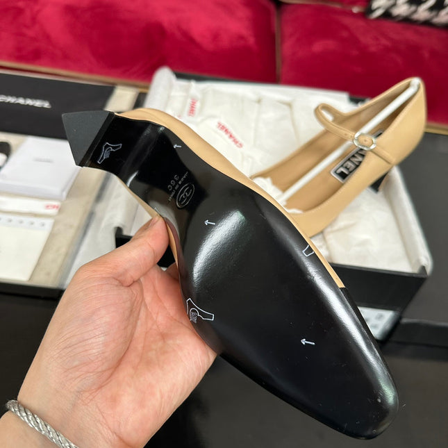 HIGH MARY JANE IN DARK CREAM CALFSKIN AND BLACK SATIN