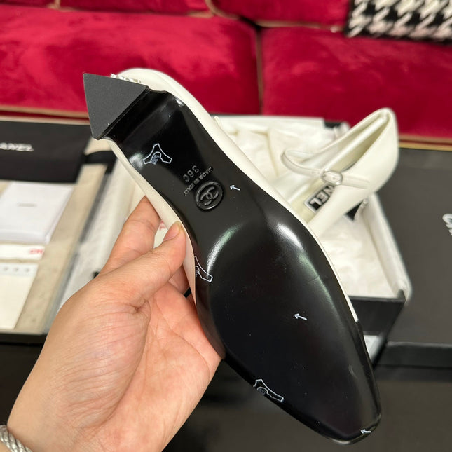 HIGH MARY JANE IN WHITE CALFSKIN AND BLACK SATIN