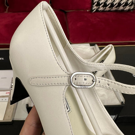 HIGH MARY JANE IN WHITE CALFSKIN AND BLACK SATIN