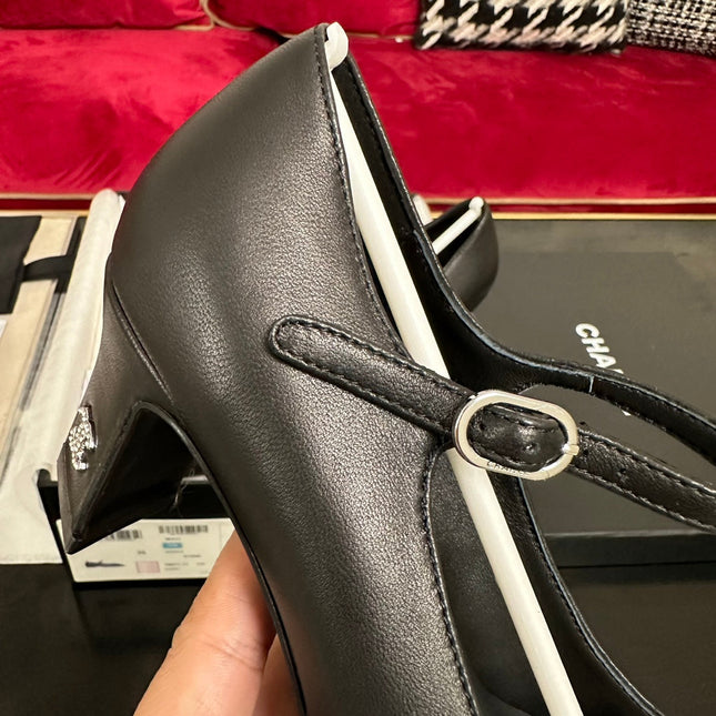 HIGH MARY JANE IN BLACK CALFSKIN AND SATIN