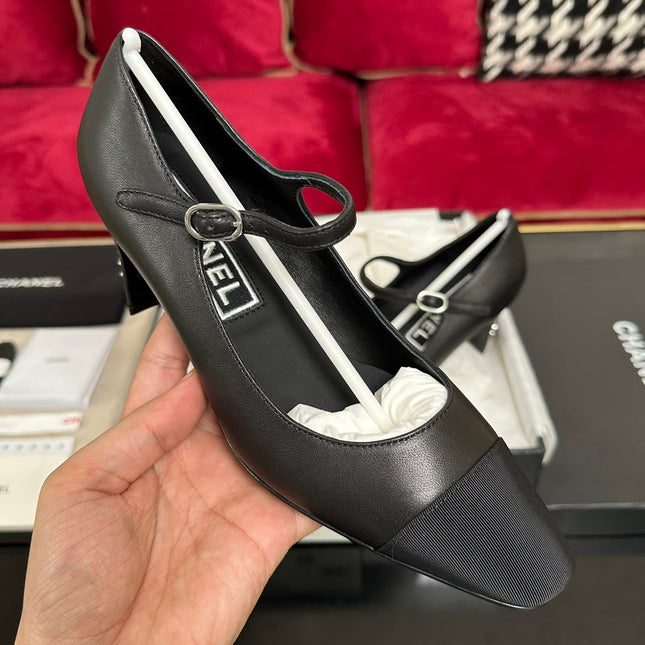 HIGH MARY JANE IN BLACK CALFSKIN AND SATIN