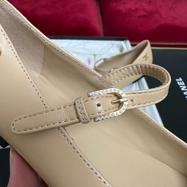 MARY JANE SHOES IN BEIGE CREAM CALFSKIN AND BLACK SATIN