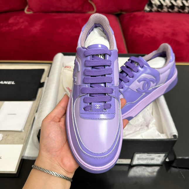 TRAINERS IN LIGHT PURPLE SHINY CALFSKIN