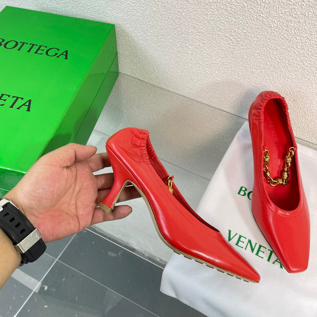 SHARP CHAIN PUMP 6 CM IN RUBY RED CALFSKIN