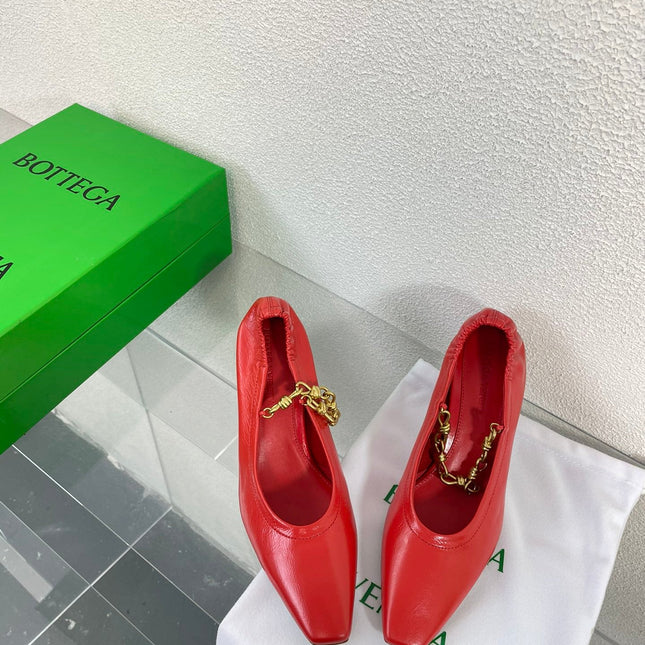 SHARP CHAIN PUMP 6 CM IN RUBY RED CALFSKIN