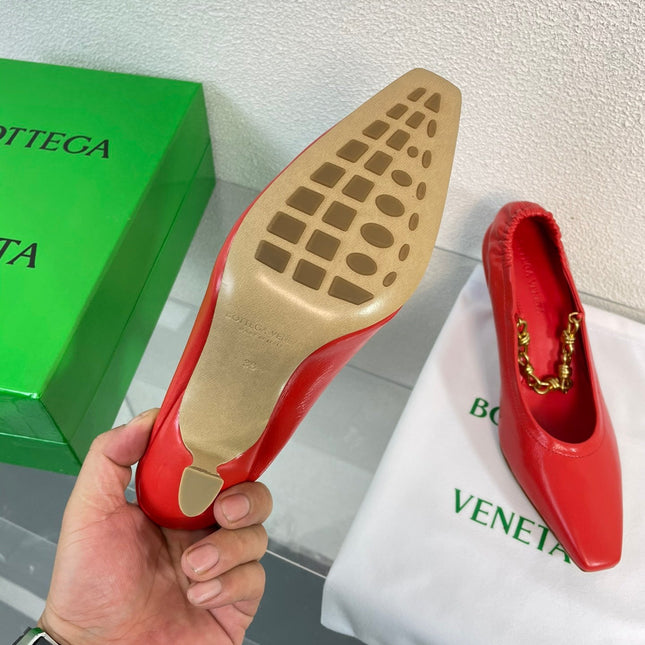 SHARP CHAIN PUMP 6 CM IN RUBY RED CALFSKIN