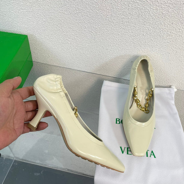 SHARP CHAIN PUMP 6 CM IN BONE WHITE CALFSKIN